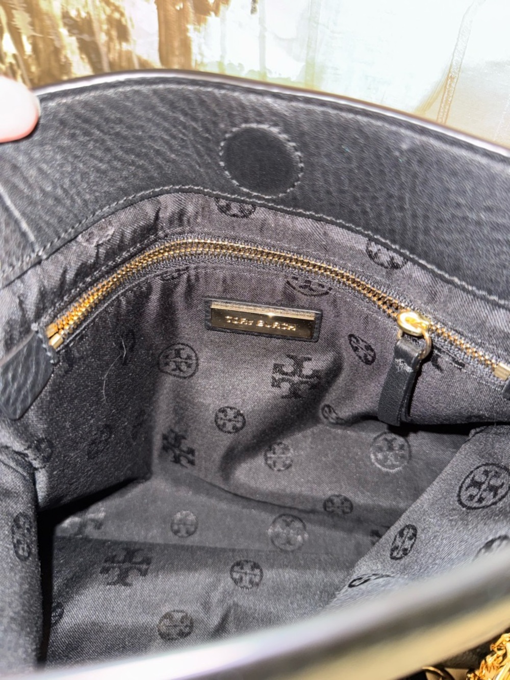Tory Burch Black Pebbled Leather Shoulder Bag with Gold Chain - Picture 7 of 14